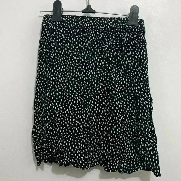❤️Dynamite Black & White Polkadots  Mini Ruffle Skirt size Xs - Picture 3 of 3